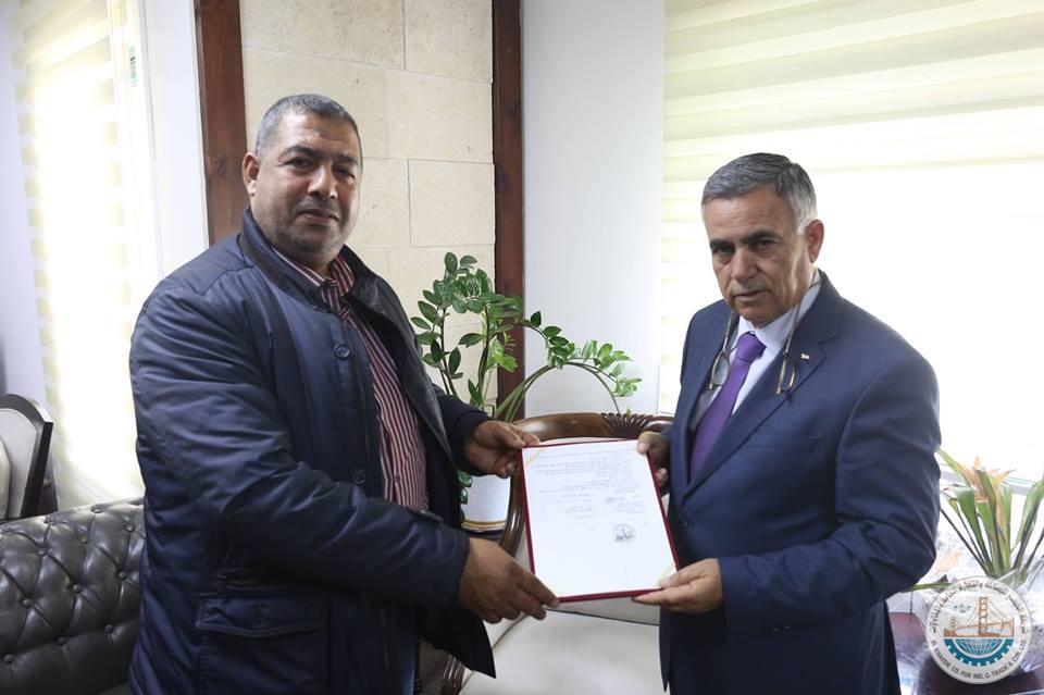 توقيع عقد جديد مع وزير الحكم المحلي لتنفيذ عدة مشاريع